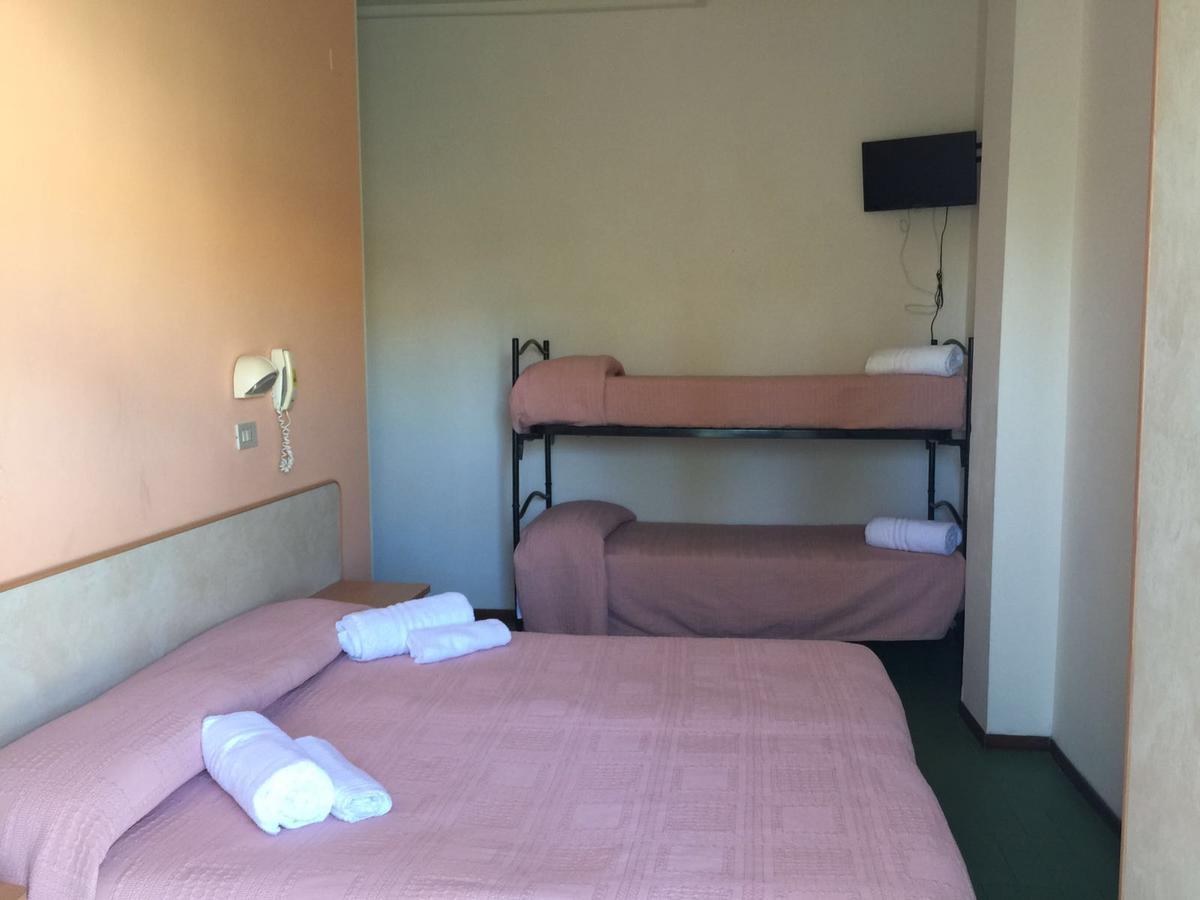 Hotel Bacco Rimini Kültér fotó