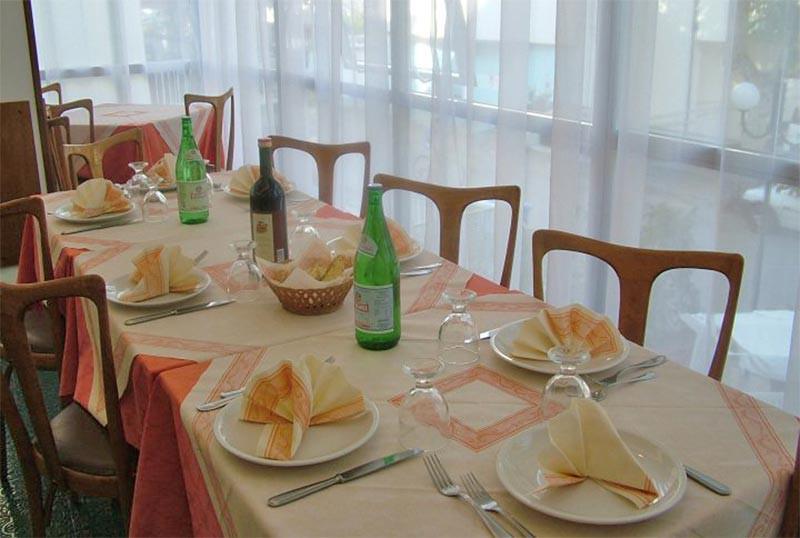 Hotel Bacco Rimini Kültér fotó